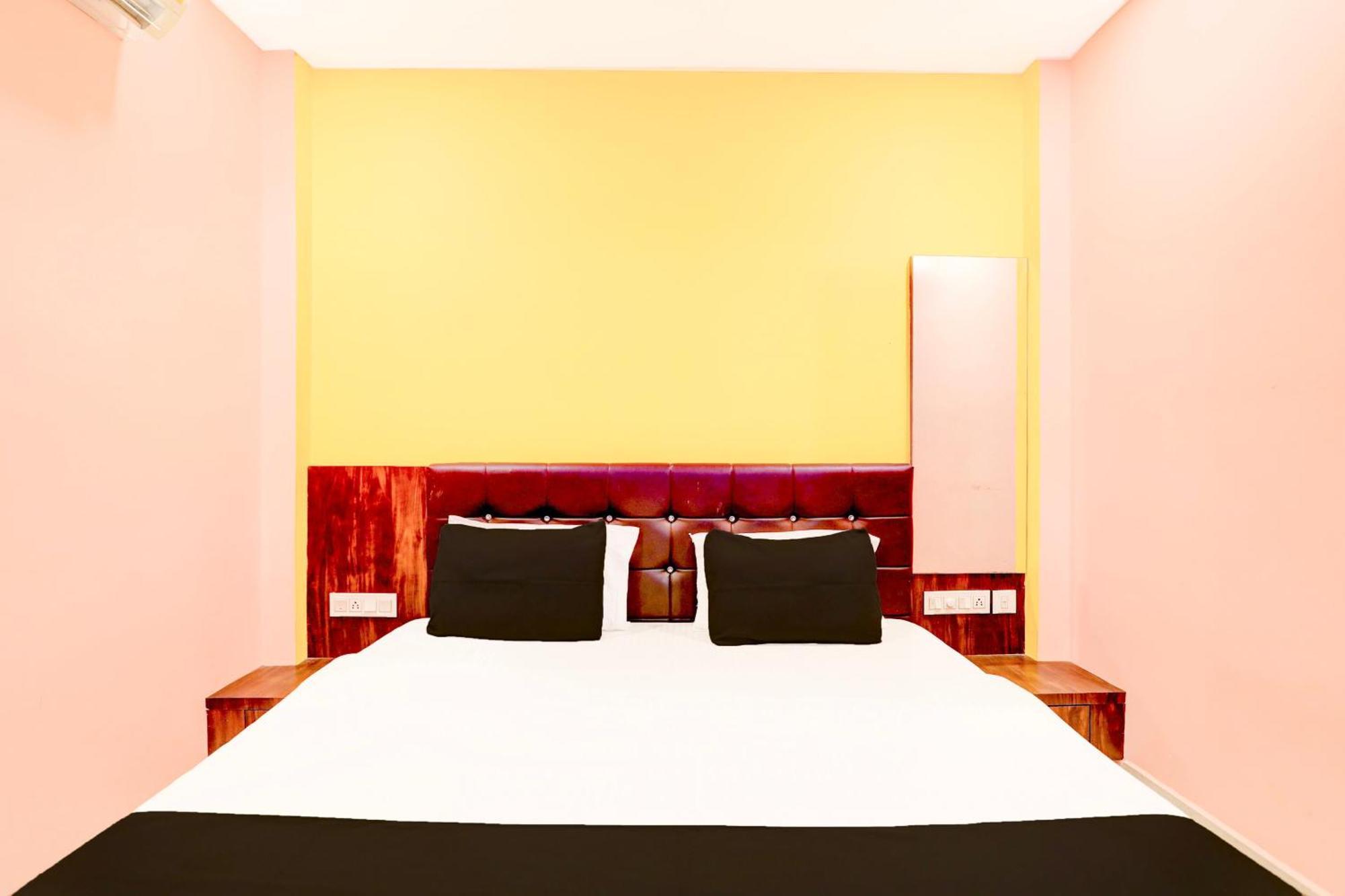 Hotel O Jagdish Palace Пури Екстериор снимка
